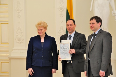 Fizinių, technologijos ir biomedicinos sričių disertacijų kategorijoje nugalėtoju tapo Vilniaus universiteto auklėtinis fizikas Janas Devensonas, kurio disertacija „Trumapabangiai InAs/AlSb kvantiniai kaskadiniai lazeriai“ buvo pripažinta geriausia.V.Naujiko nuotr.