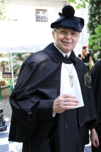 „Sėkmės darbuose, karjeroje ir būtinai asmeninės laimės! Laimingas ir įsimylėjęs žmogus pasiekia daug daugiau“ VU KHF dekanas prof. Saulius Gudas