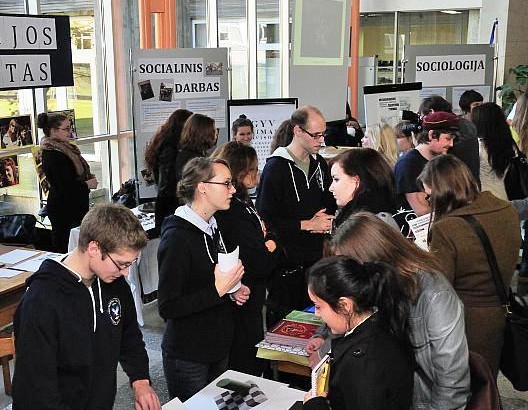 Vilniaus universitete šiemet studijas pradės 643 Lietuvos „šimtukininkai“ – brandos egzaminus aukščiausiais balais išlaikę abiturientai. V. Markevičiaus nuotr.