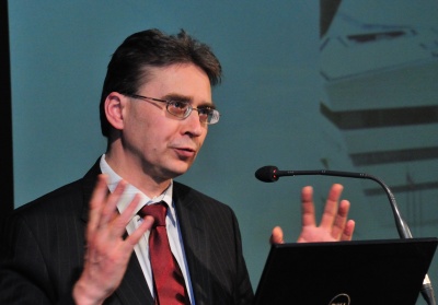 L.e.p. rektorius prof. habil. dr. J.Banys pristato praėjusių metų rektoriaus ataskaitą. V.Naujiko nuotr.