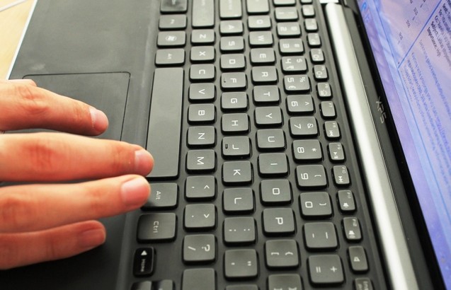 Beveik 50 proc. įstojusiųjų į bakalauro studijas Vilniaus universitete studijų sutartis sudarė internetu. Studijų direkcijos nuotr.