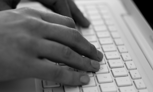Šiemet įstojusieji į magistrantūros studijas Vilniaus universitete studijų sutartis daugiausia sudarė internetu. Www.sxc.hu nuotr.
