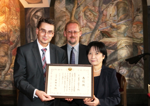 VU Orientalistikos centrui skirtas Japonijos užsienio reikalų ministro padėkos raštas. V. Jadzgevičiaus nuotr.