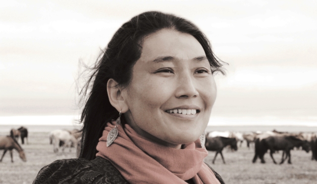 Urna Chahar-Tugchi - Mongolijos dainininkė - koncertuos Šv. Jonų bažnyčioje. Organizatorių nuotr.