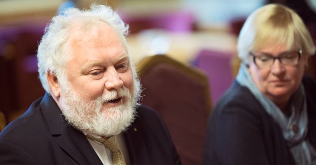 VU alumnas Gediminas Vaitiekūnas universitetui dovanoja 33 pasaulio šalyse sumedžiotų žinduolių ir kai kurių paukščių eksponatus. E. Kurausko nuotr.